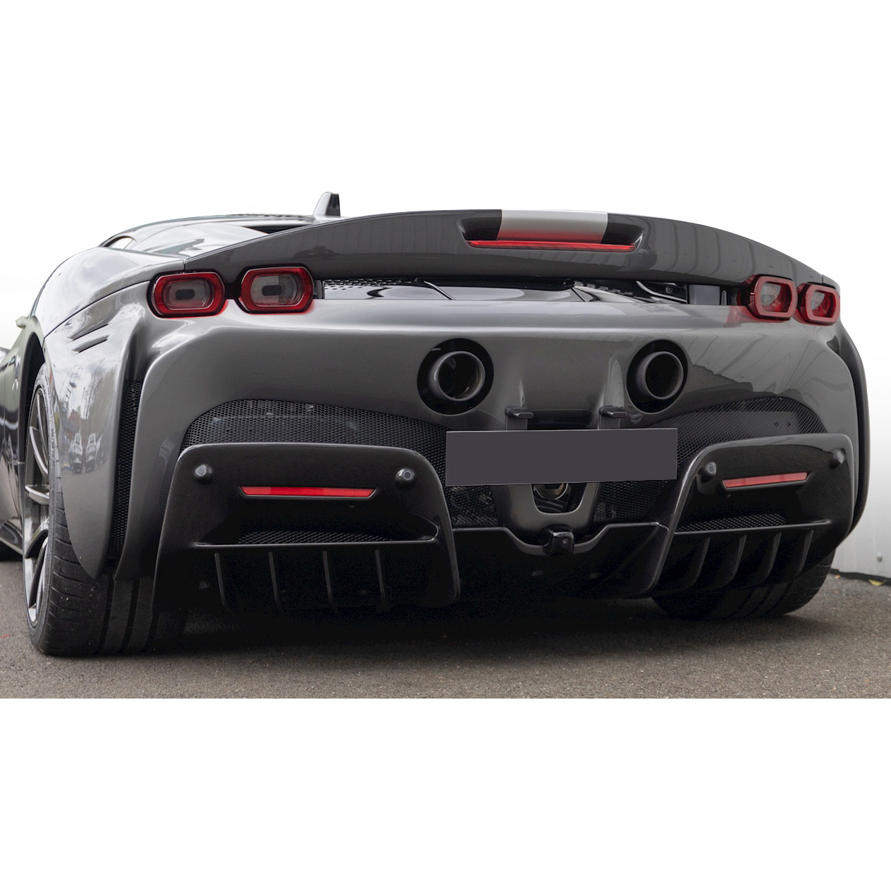 Ferrari SF90 | Phoenyx Design Carbon Fiber Front Bumper Trim