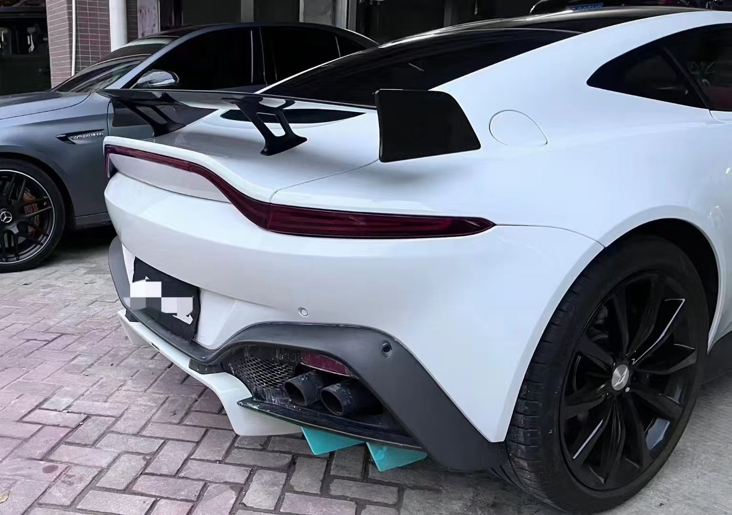 Aston Martin Vantage | Phoenyx Design F1 Style Carbon Fiber Rear Spoiler