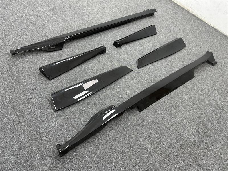 Ferrari Purosangue | Phoenyx Design Carbon Fiber Side Skirts