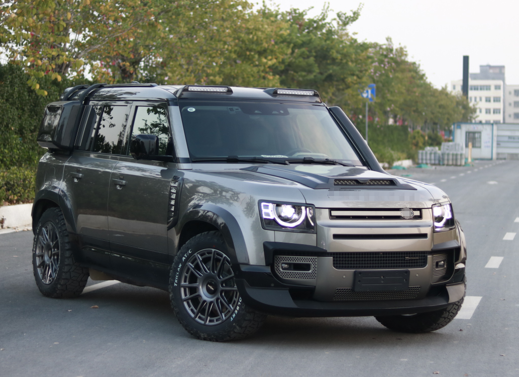 Land Rover Defender | Phoenyx Design Carbon Fiber Roof Light Bar