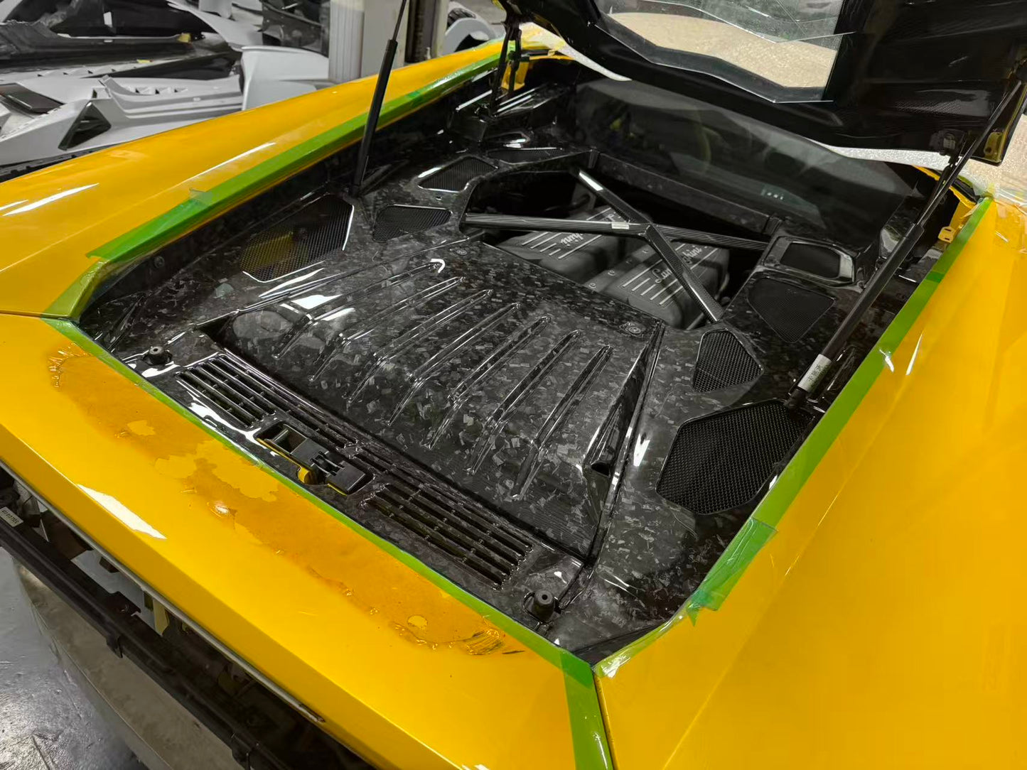 Lamborghini Huracan | Phoenyx Design Carbon Fiber Engine Bay