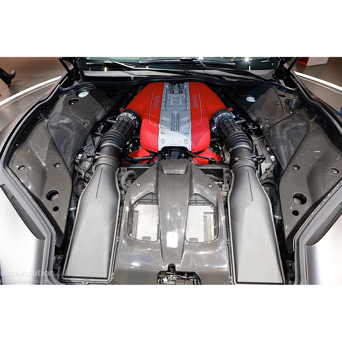 Ferrari 812 | Phoenyx Design Carbon Fiber Engine Bay Set