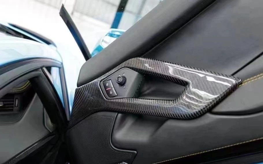 Lamborghini Aventador | Phoenyx Design Carbon Fiber Inner Door Handle Trim