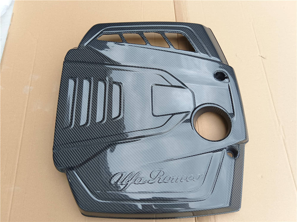 Alfa Romeo Giulia | Phoenyx Design Carbon Fiber Engine Cover