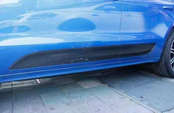 Porsche Macan | Phoenyx Design Carbon Fiber Door Trim