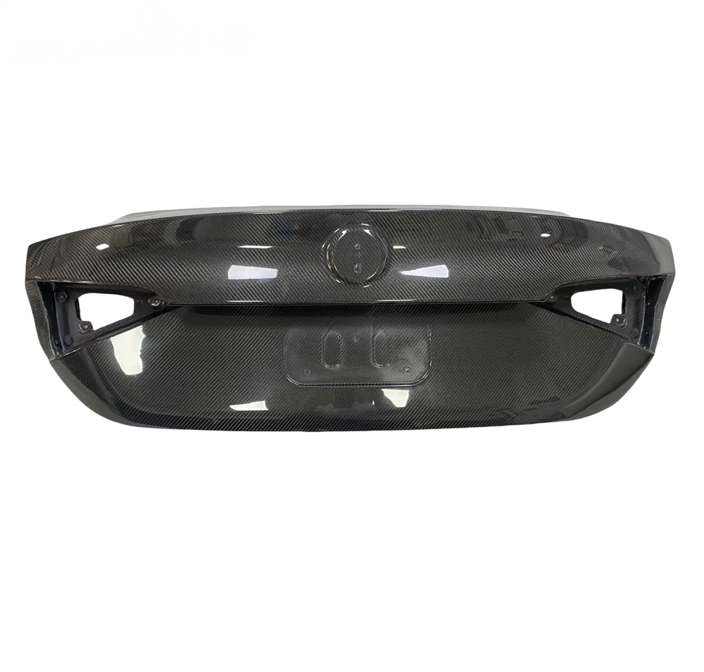 Alfa Romeo Giulia  | Phoenyx Design Carbon Fiber Trunk