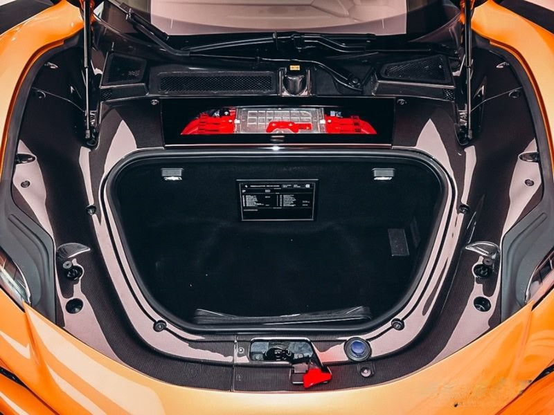 Ferrari SF90 | Phoenyx Design Carbon Fiber Front Trunk Panel Trim